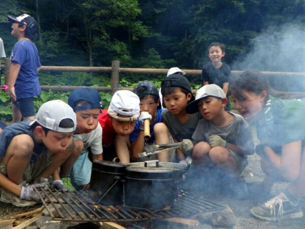 【2025夏休み】小学生向けサマーキャンプ8選! 農業、自然、英語、探究学習を体験