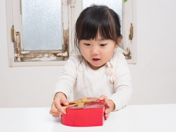 回答が採用された方には雑誌をプレゼント！ 子どもの「プレゼント」あるある大募集！